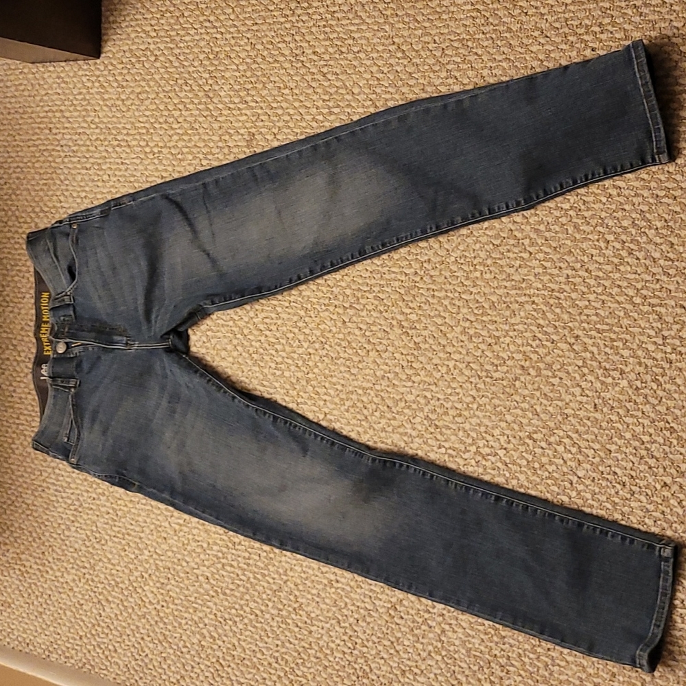 Lee athletic fit blue jeans size 32x36